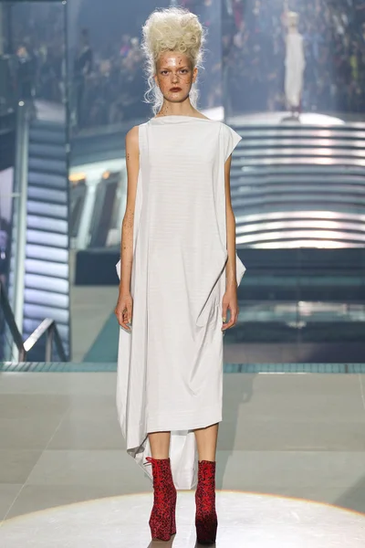 Look 10